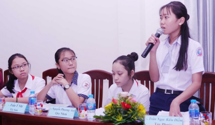 Việc học chiếm nhiều thời gian, gây áp lực đối với học sinh